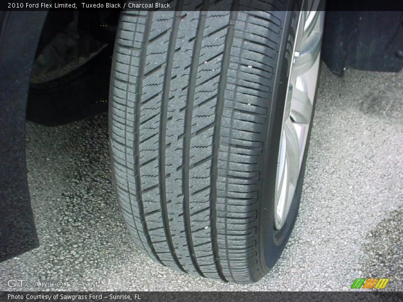 Tuxedo Black / Charcoal Black 2010 Ford Flex Limited