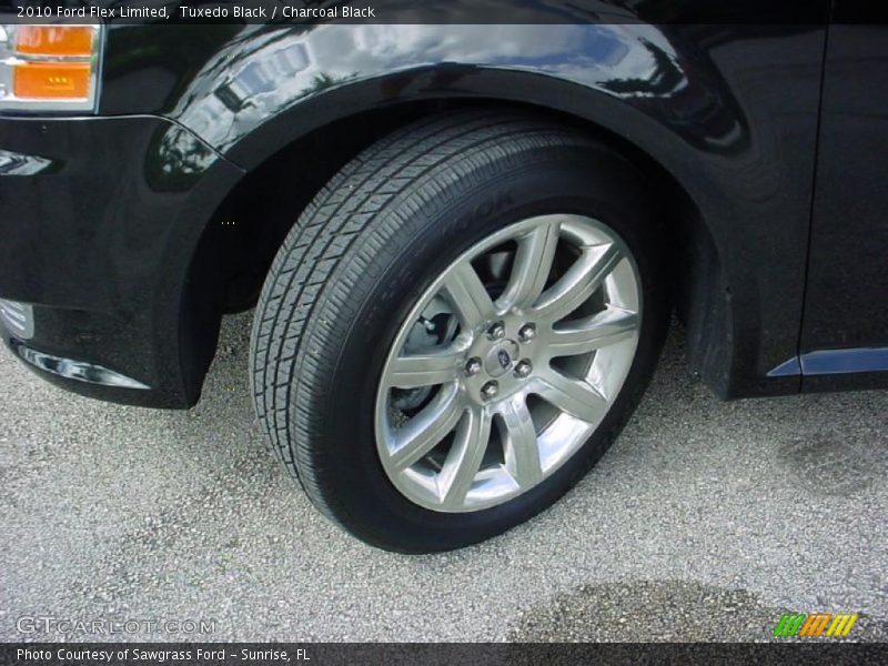 Tuxedo Black / Charcoal Black 2010 Ford Flex Limited