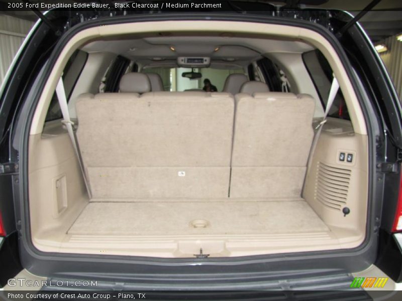 Black Clearcoat / Medium Parchment 2005 Ford Expedition Eddie Bauer