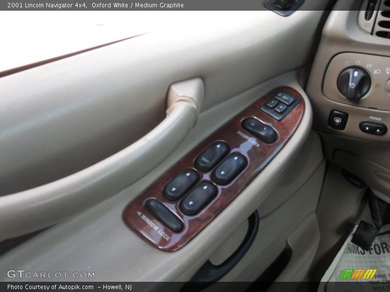 Oxford White / Medium Graphite 2001 Lincoln Navigator 4x4