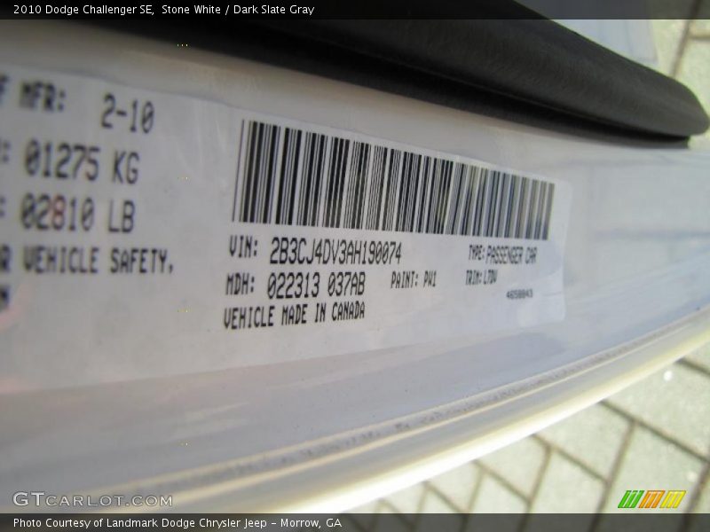 Stone White / Dark Slate Gray 2010 Dodge Challenger SE