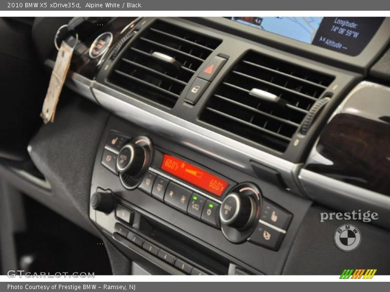 Alpine White / Black 2010 BMW X5 xDrive35d