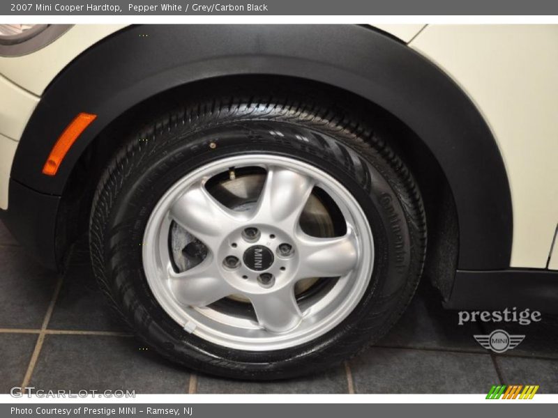 Pepper White / Grey/Carbon Black 2007 Mini Cooper Hardtop