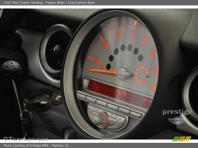 Pepper White / Grey/Carbon Black 2007 Mini Cooper Hardtop