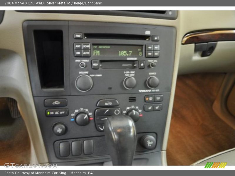 Silver Metallic / Beige/Light Sand 2004 Volvo XC70 AWD
