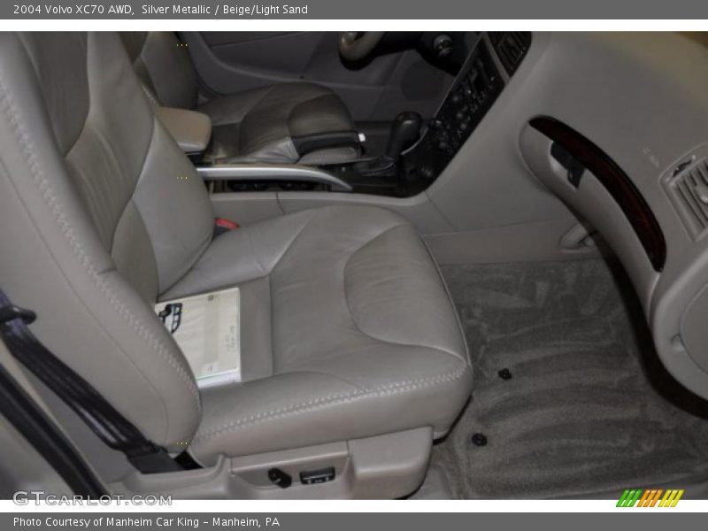 Silver Metallic / Beige/Light Sand 2004 Volvo XC70 AWD