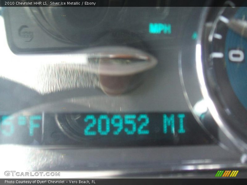 Silver Ice Metallic / Ebony 2010 Chevrolet HHR LS