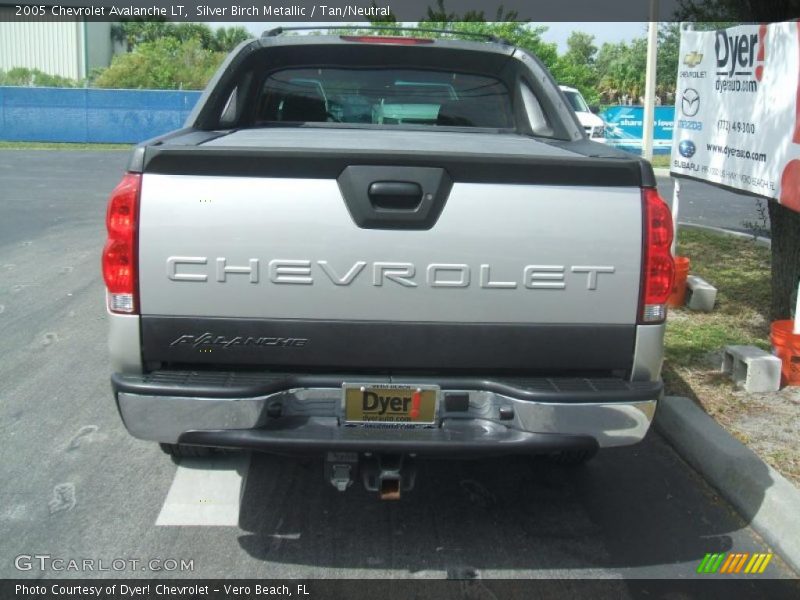Silver Birch Metallic / Tan/Neutral 2005 Chevrolet Avalanche LT