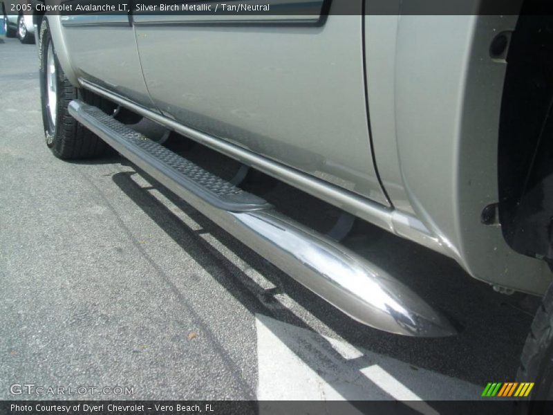 Silver Birch Metallic / Tan/Neutral 2005 Chevrolet Avalanche LT