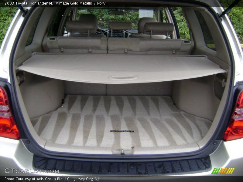Vintage Gold Metallic / Ivory 2003 Toyota Highlander I4
