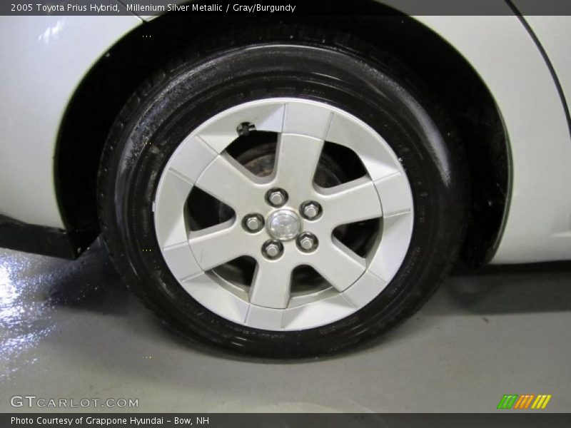 Millenium Silver Metallic / Gray/Burgundy 2005 Toyota Prius Hybrid