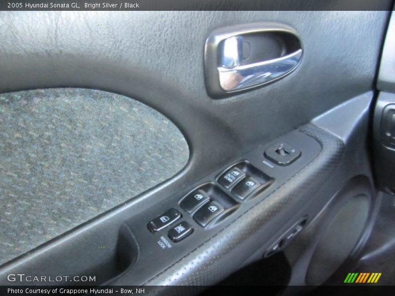 Bright Silver / Black 2005 Hyundai Sonata GL