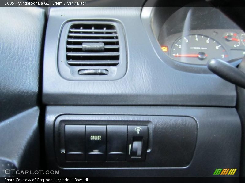 Bright Silver / Black 2005 Hyundai Sonata GL