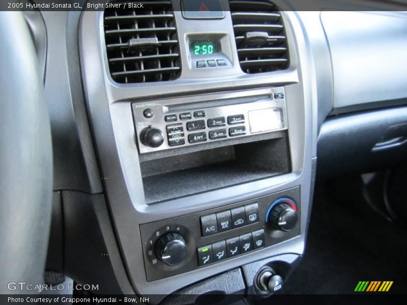 Bright Silver / Black 2005 Hyundai Sonata GL