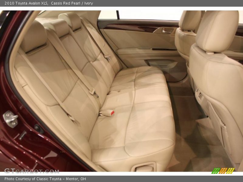 Cassis Red Pearl / Ivory 2010 Toyota Avalon XLS