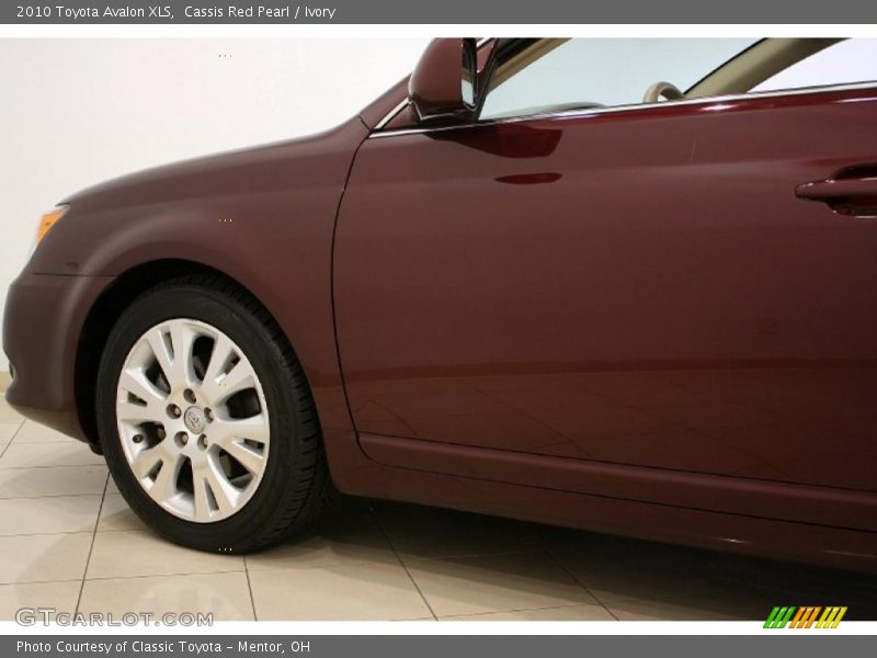 Cassis Red Pearl / Ivory 2010 Toyota Avalon XLS