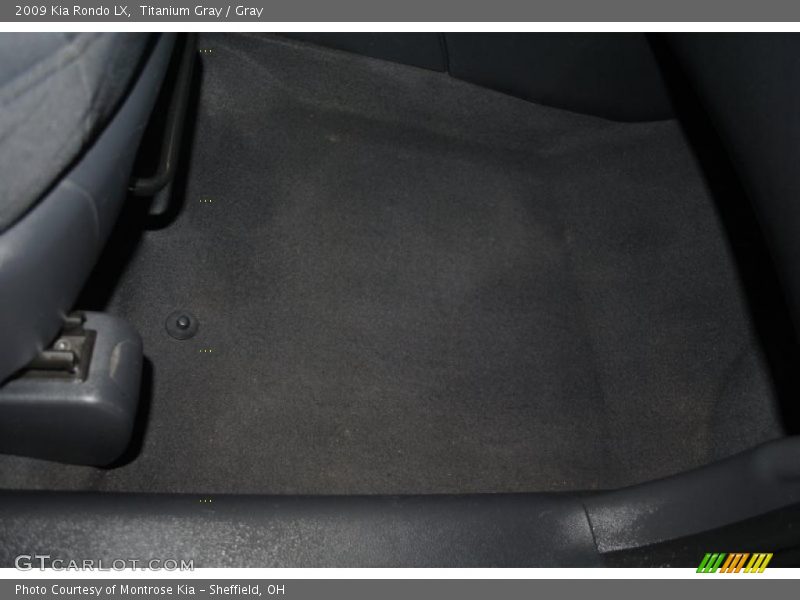 Titanium Gray / Gray 2009 Kia Rondo LX