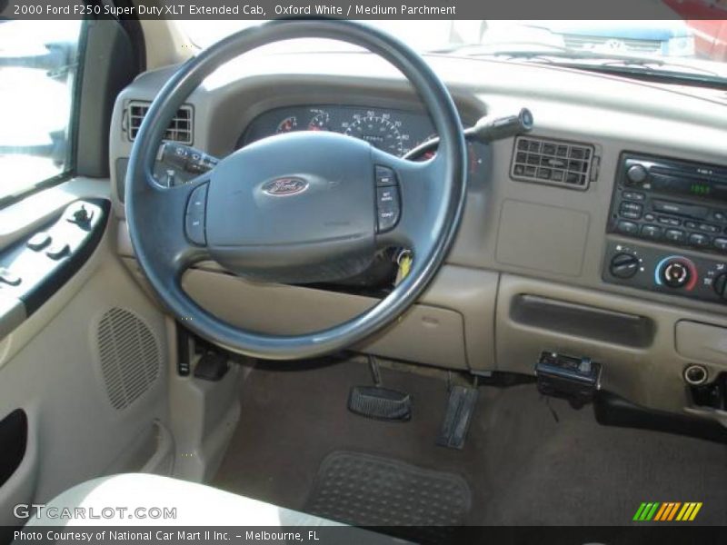 Oxford White / Medium Parchment 2000 Ford F250 Super Duty XLT Extended Cab