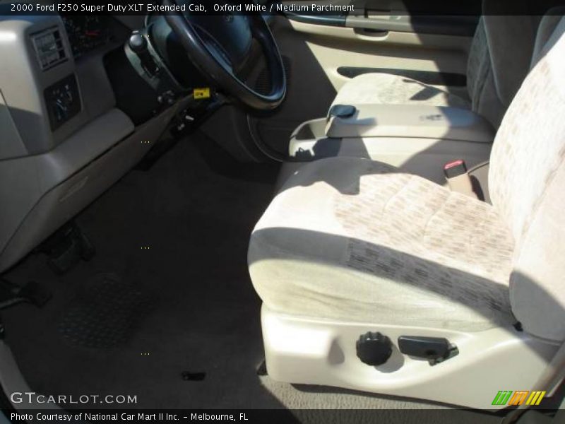 Oxford White / Medium Parchment 2000 Ford F250 Super Duty XLT Extended Cab