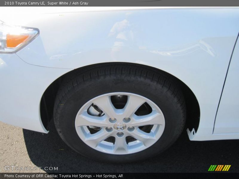 Super White / Ash Gray 2010 Toyota Camry LE