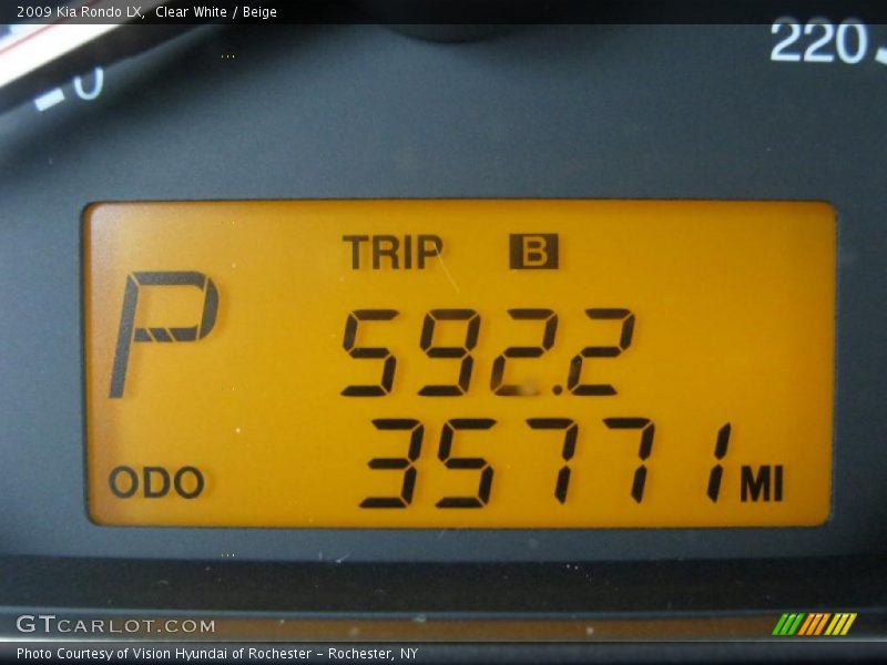 Clear White / Beige 2009 Kia Rondo LX