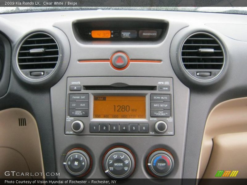 Clear White / Beige 2009 Kia Rondo LX