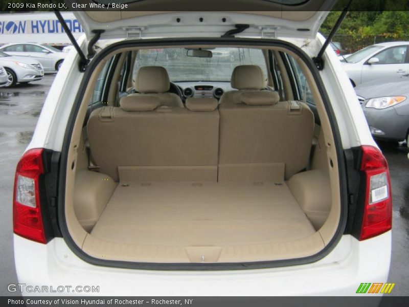 Clear White / Beige 2009 Kia Rondo LX