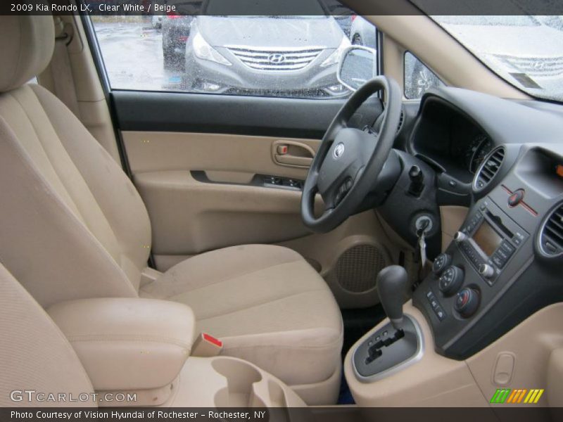 Clear White / Beige 2009 Kia Rondo LX