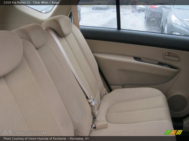 Clear White / Beige 2009 Kia Rondo LX