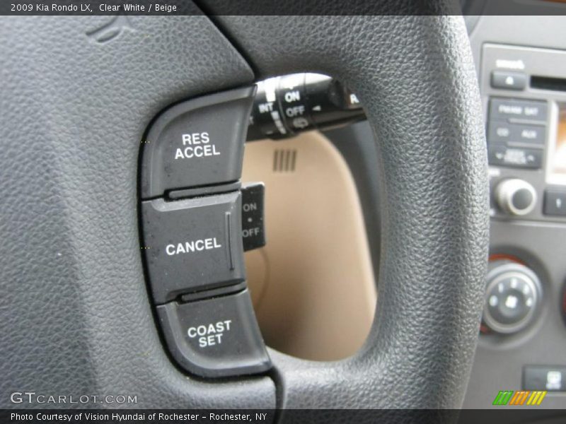Clear White / Beige 2009 Kia Rondo LX