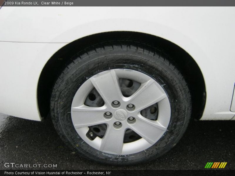Clear White / Beige 2009 Kia Rondo LX