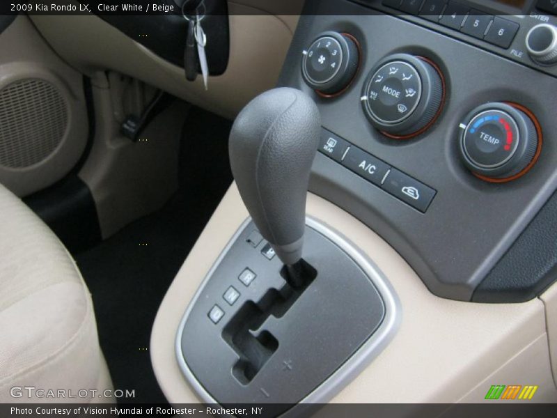 Clear White / Beige 2009 Kia Rondo LX