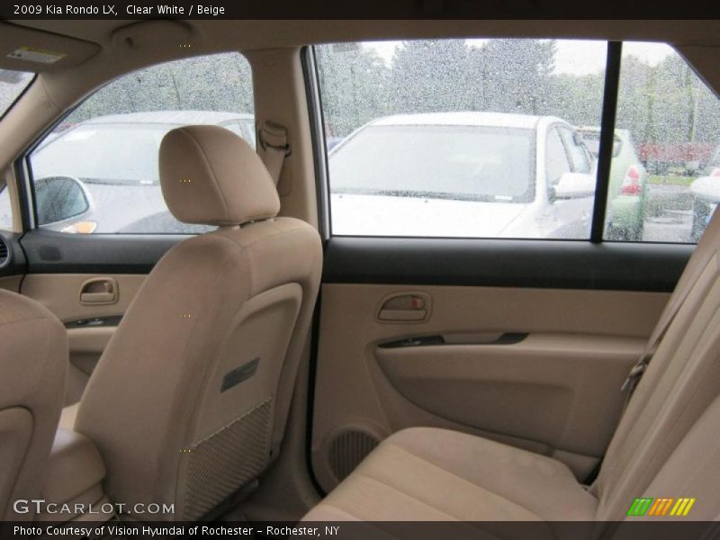 Clear White / Beige 2009 Kia Rondo LX