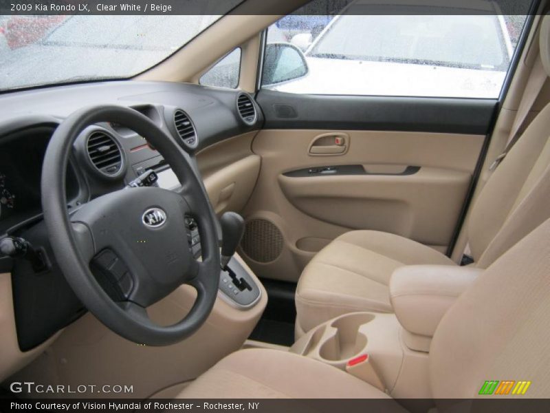 Clear White / Beige 2009 Kia Rondo LX