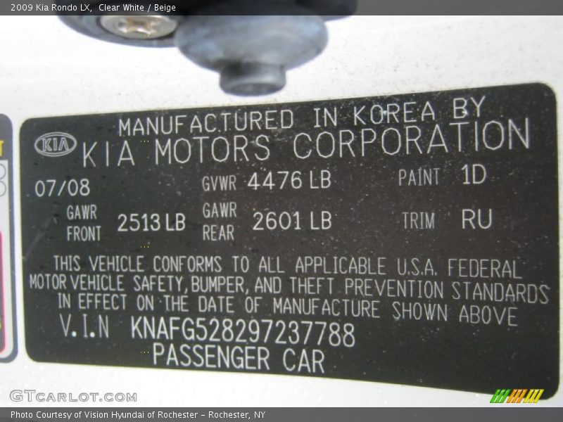 Clear White / Beige 2009 Kia Rondo LX