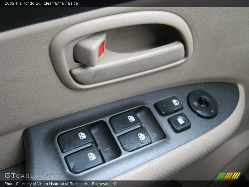 Clear White / Beige 2009 Kia Rondo LX