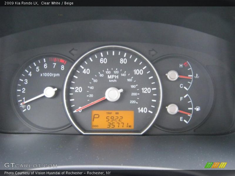Clear White / Beige 2009 Kia Rondo LX