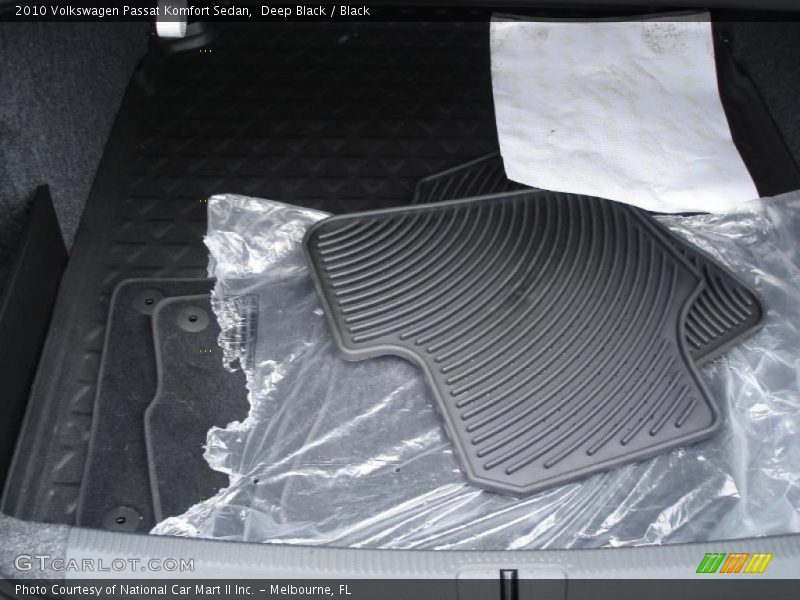 Deep Black / Black 2010 Volkswagen Passat Komfort Sedan
