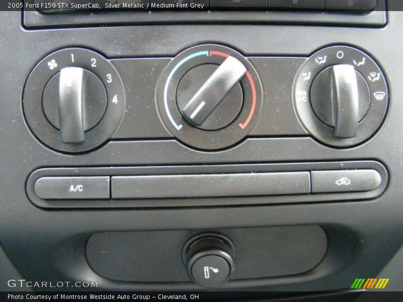 Silver Metallic / Medium Flint Grey 2005 Ford F150 STX SuperCab