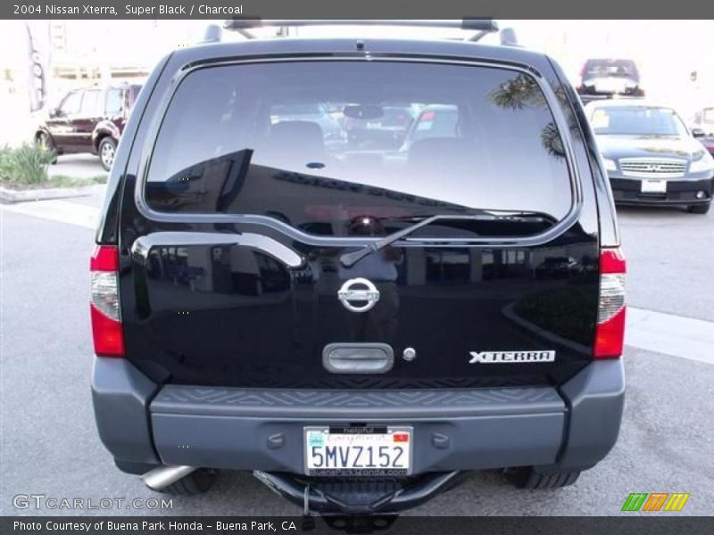 Super Black / Charcoal 2004 Nissan Xterra