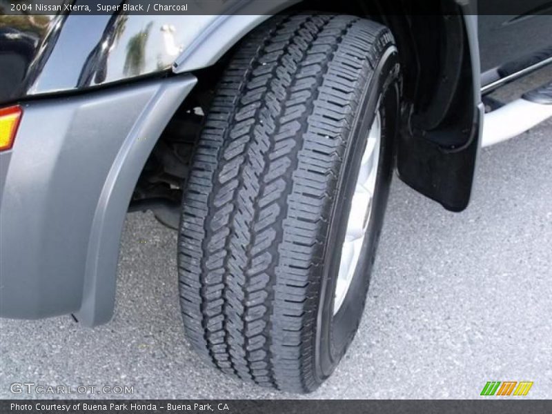 Super Black / Charcoal 2004 Nissan Xterra