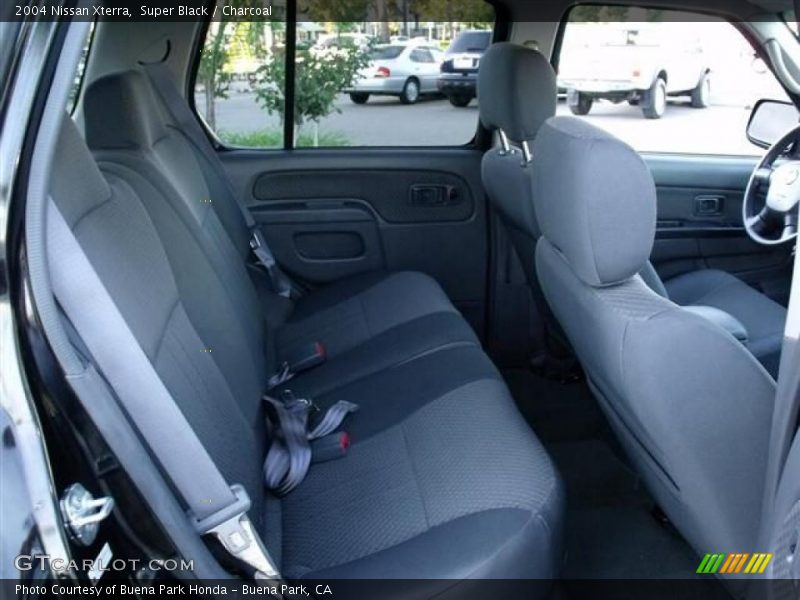 Super Black / Charcoal 2004 Nissan Xterra