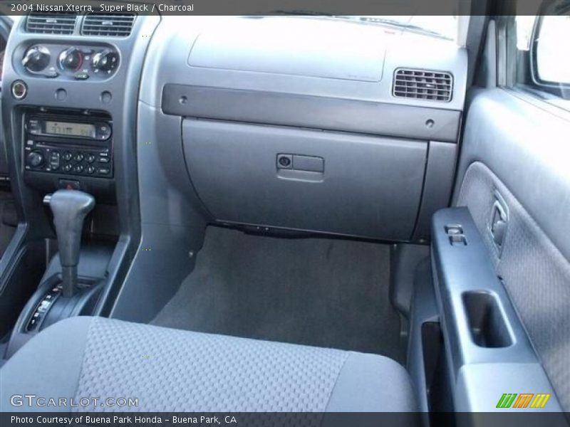 Super Black / Charcoal 2004 Nissan Xterra