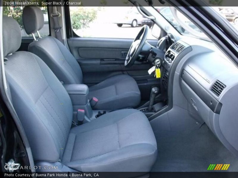 Super Black / Charcoal 2004 Nissan Xterra