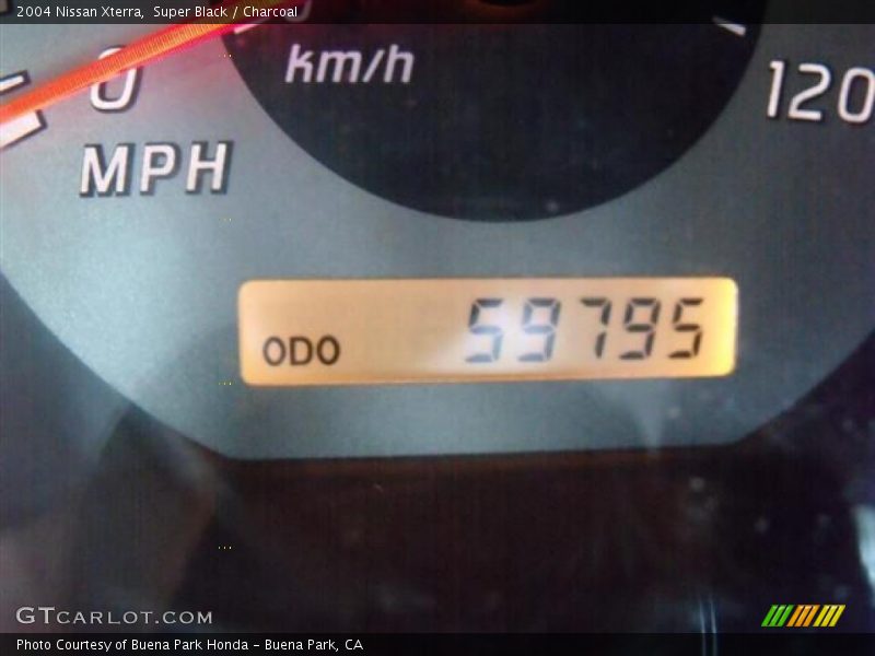 Super Black / Charcoal 2004 Nissan Xterra