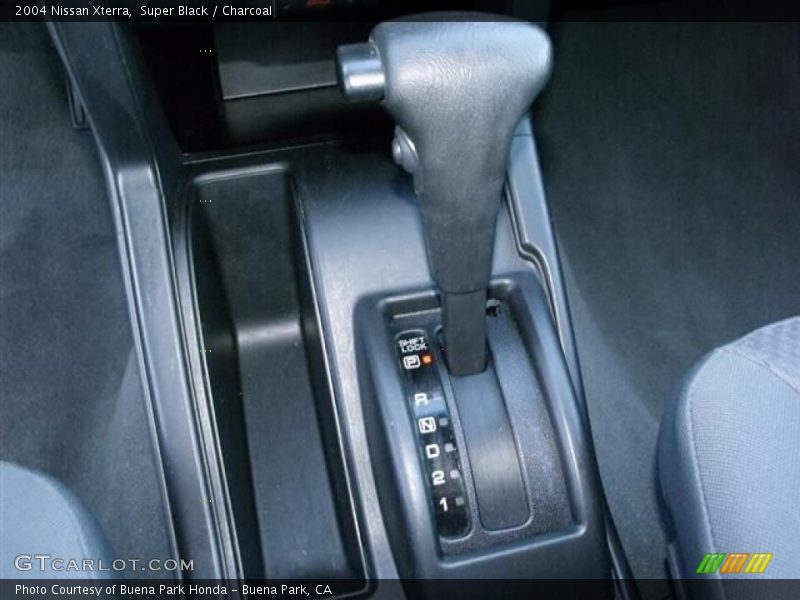 Super Black / Charcoal 2004 Nissan Xterra