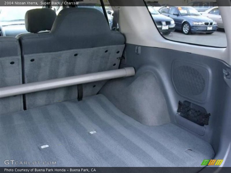 Super Black / Charcoal 2004 Nissan Xterra