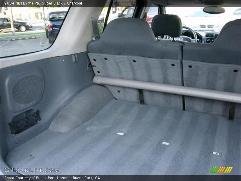 Super Black / Charcoal 2004 Nissan Xterra