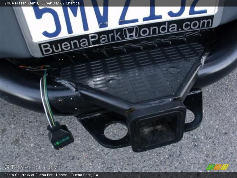 Super Black / Charcoal 2004 Nissan Xterra