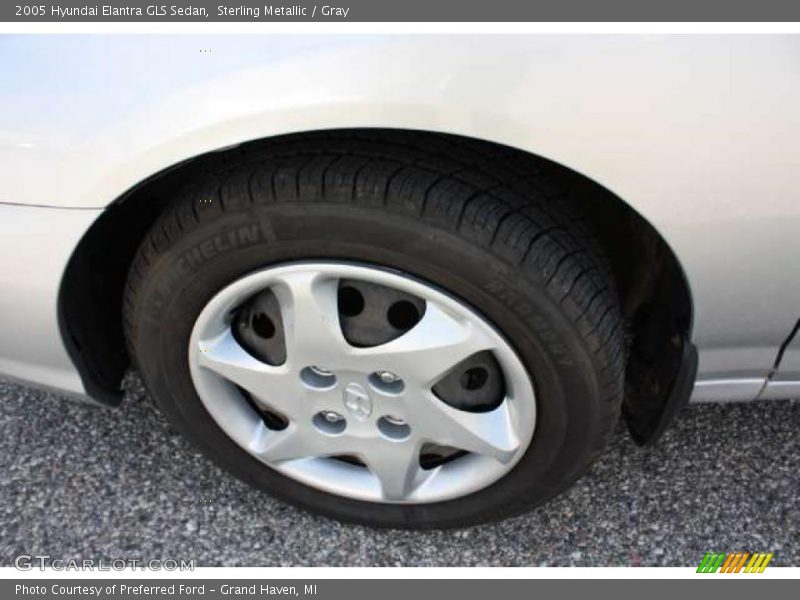 Sterling Metallic / Gray 2005 Hyundai Elantra GLS Sedan